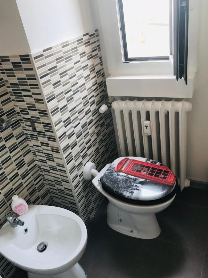 Cozy Apartment 3 Km Away From Duomo มิลาน ภายนอก รูปภาพ