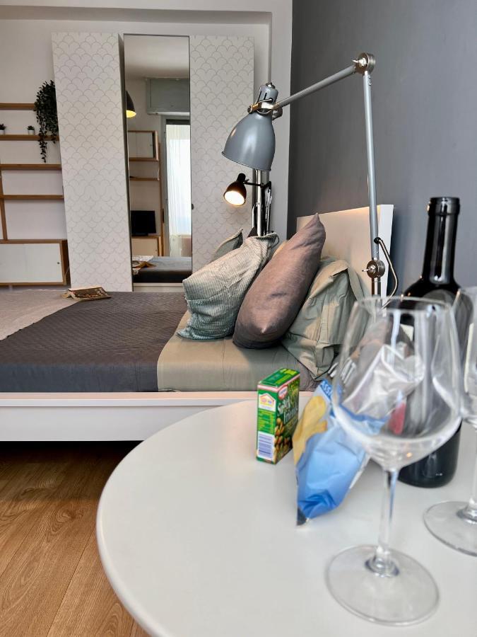 Cozy Apartment 3 Km Away From Duomo มิลาน ภายนอก รูปภาพ