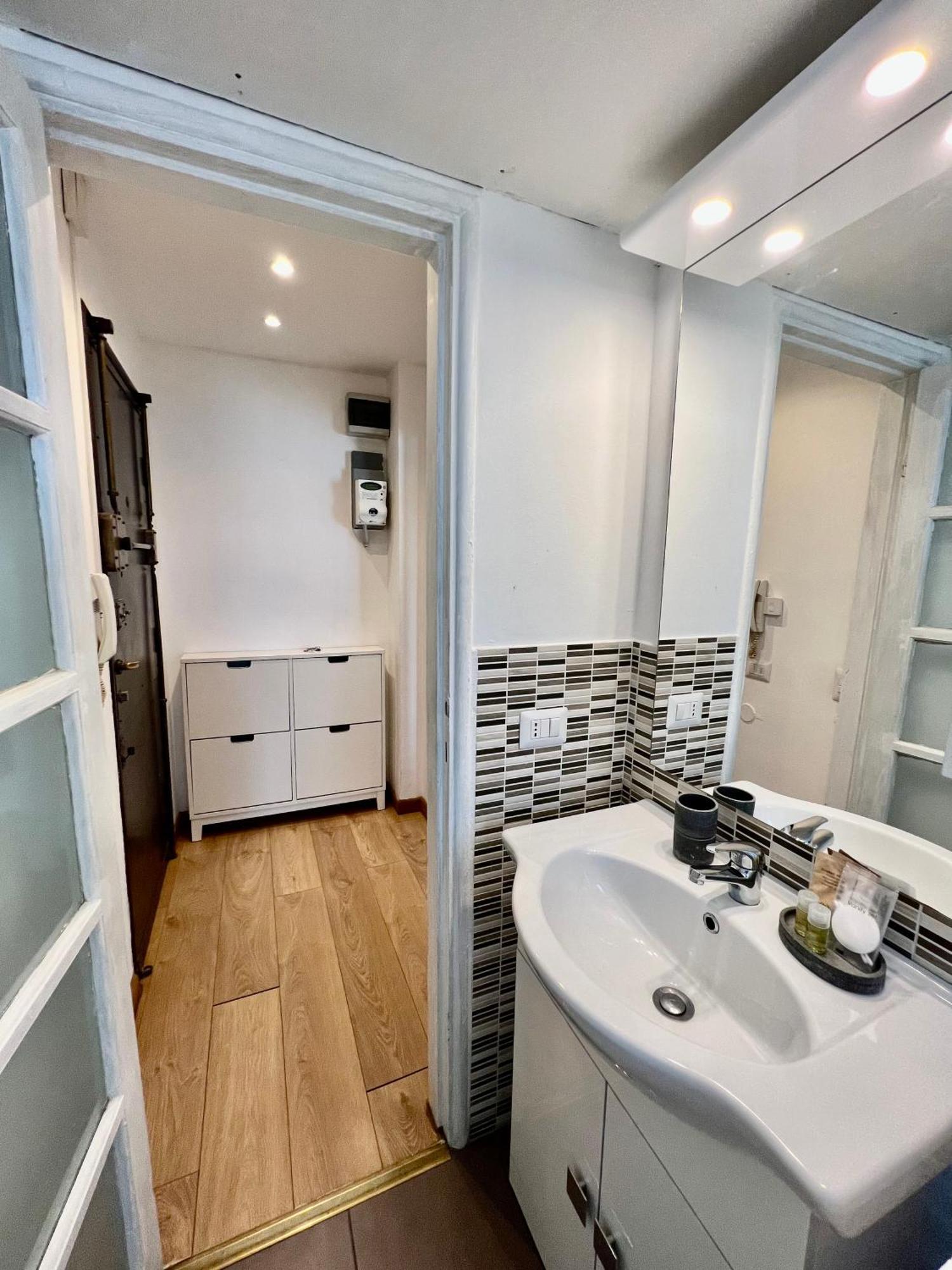 Cozy Apartment 3 Km Away From Duomo มิลาน ภายนอก รูปภาพ