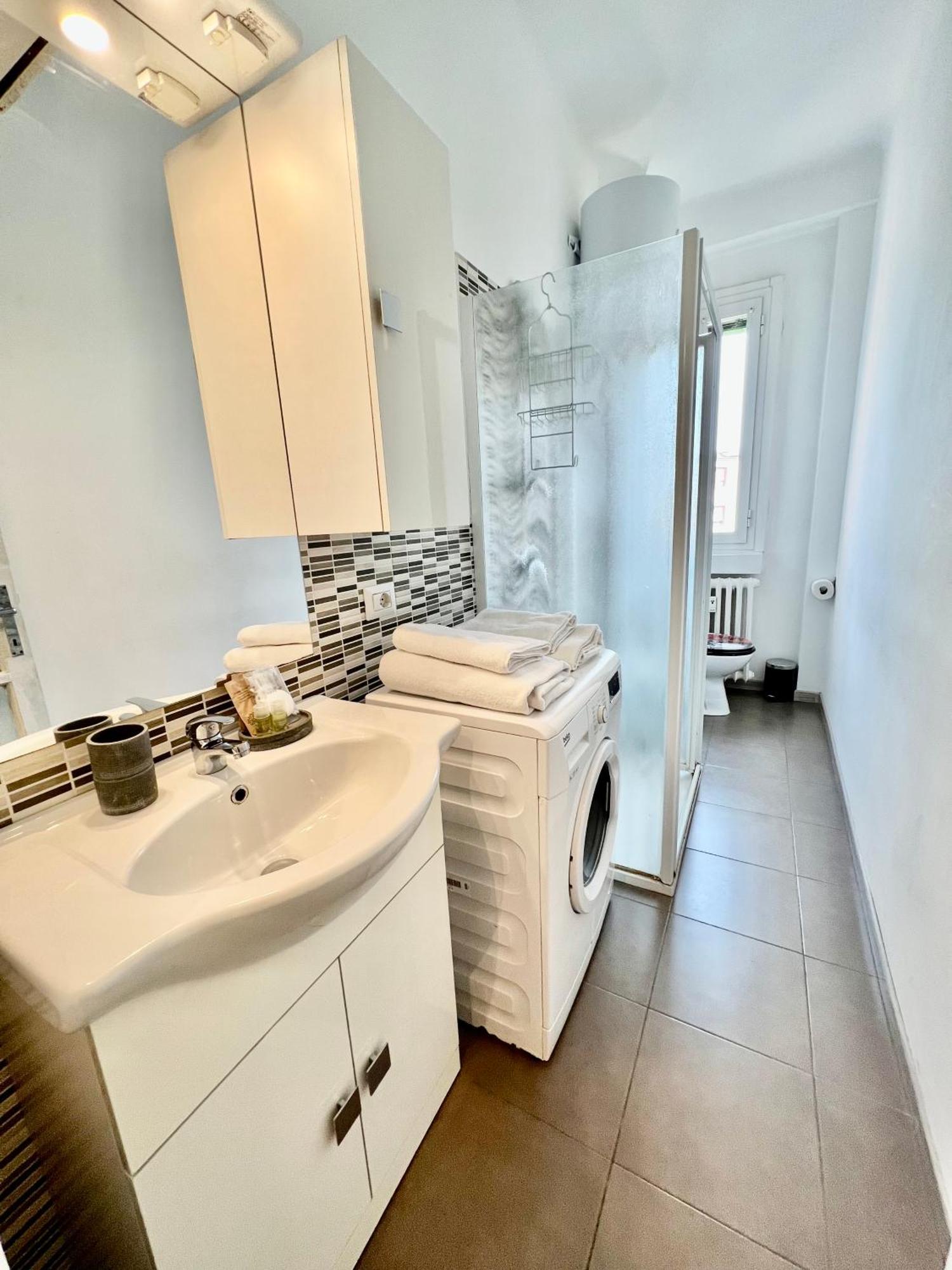 Cozy Apartment 3 Km Away From Duomo มิลาน ภายนอก รูปภาพ